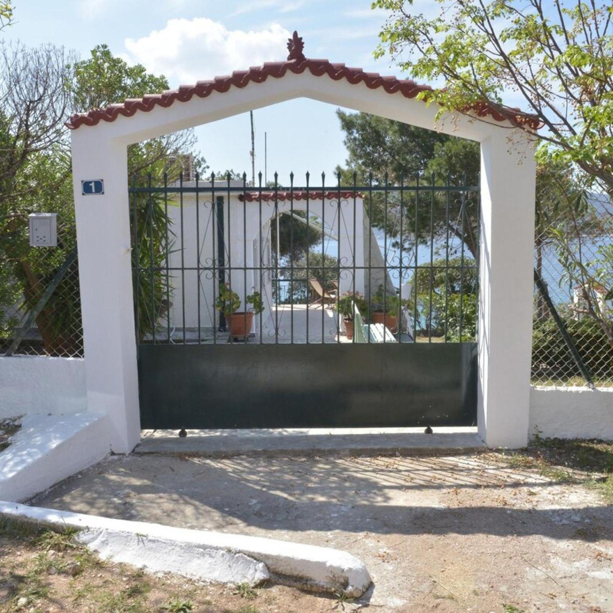 Salamis Beachfront House Εξωτερικό φωτογραφία